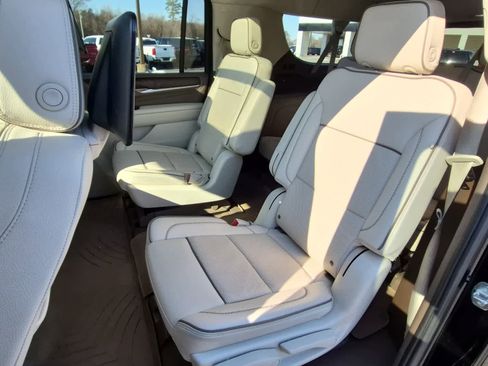 Used 2023 GMC Yukon XL Denali image 17