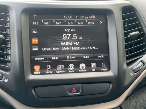 Used 2016 Jeep Cherokee Latitude w/ Cold Weather Group image 24