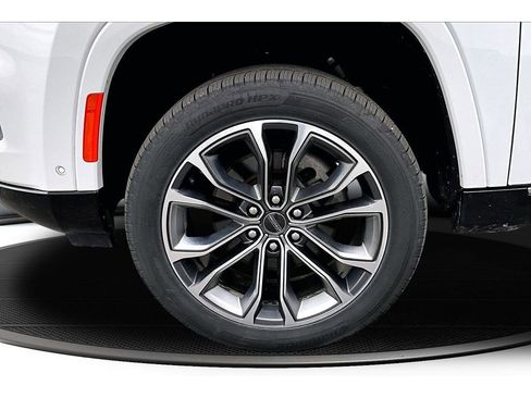 Certified 2024 Jeep Grand Wagoneer Series III w/ HD Trailer Tow Package AWD/4WD image 11