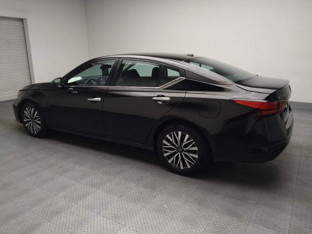 Used 2025 Nissan Altima 2.5 SV FWD image 3