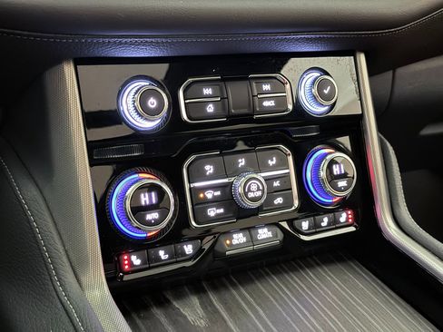 Used 2021 GMC Yukon Denali w/ Denali Premium Package image 39