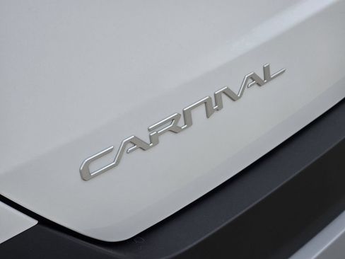 New 2026 Kia Carnival EX FWD image 8