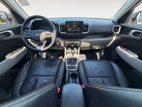 Used 2021 Hyundai Venue SEL w/ Premium Package FWD image 11