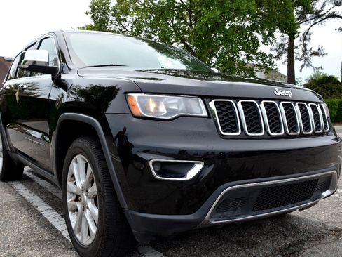 Used 2017 Jeep Grand Cherokee Limited AWD/4WD image 8