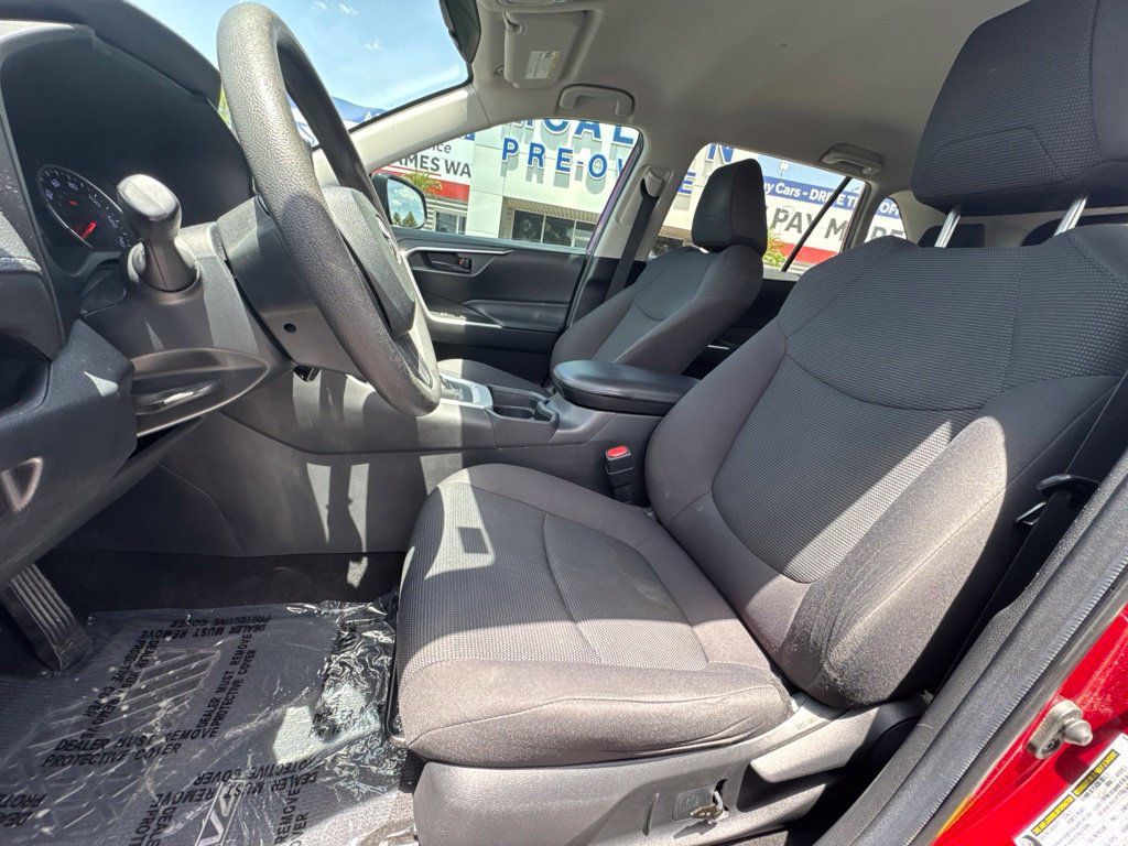 Used 2020 Toyota RAV4 LE FWD image 14