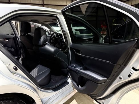 Used 2018 Toyota Camry SE FWD image 20