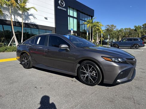 Used 2023 Toyota Camry SE image 7