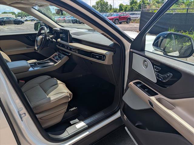 Used 2023 Lincoln Aviator Reserve w/ Equipment Group 201A AWD/4WD image 13