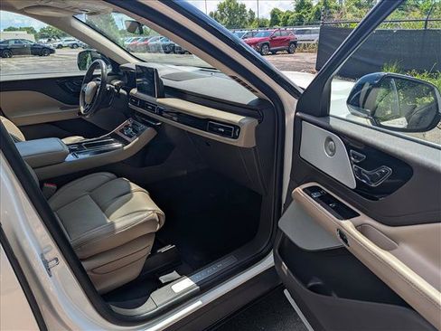 Used 2023 Lincoln Aviator Reserve w/ Equipment Group 201A AWD/4WD image 13