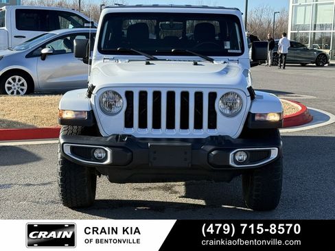 Used 2022 Jeep Gladiator Overland image 2