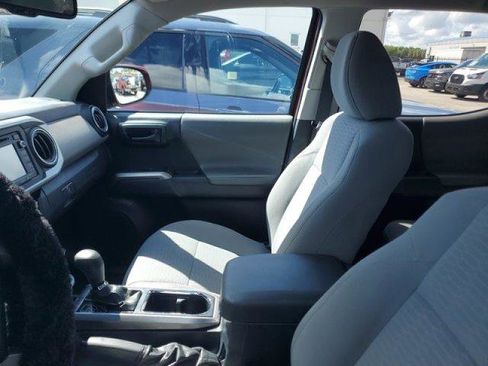 Used 2018 Toyota Tacoma SR5 image 3