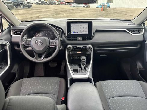 Used 2025 Toyota RAV4 XLE AWD/4WD image 21