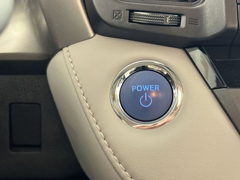 Used 2018 Toyota RAV4 Limited image 34