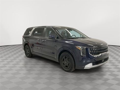 Used 2025 Kia Carnival image 12