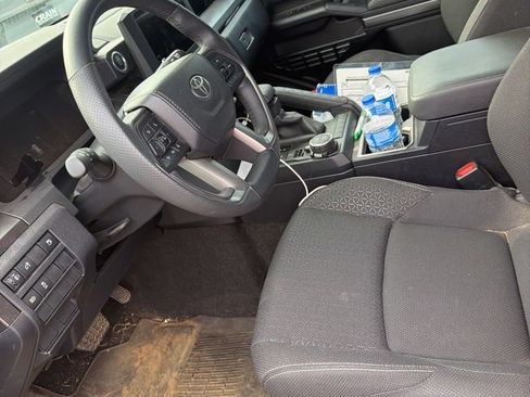 Used 2025 Toyota 4Runner SR5 AWD/4WD image 7