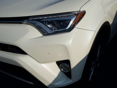 Used 2018 Toyota RAV4 Limited FWD image 12