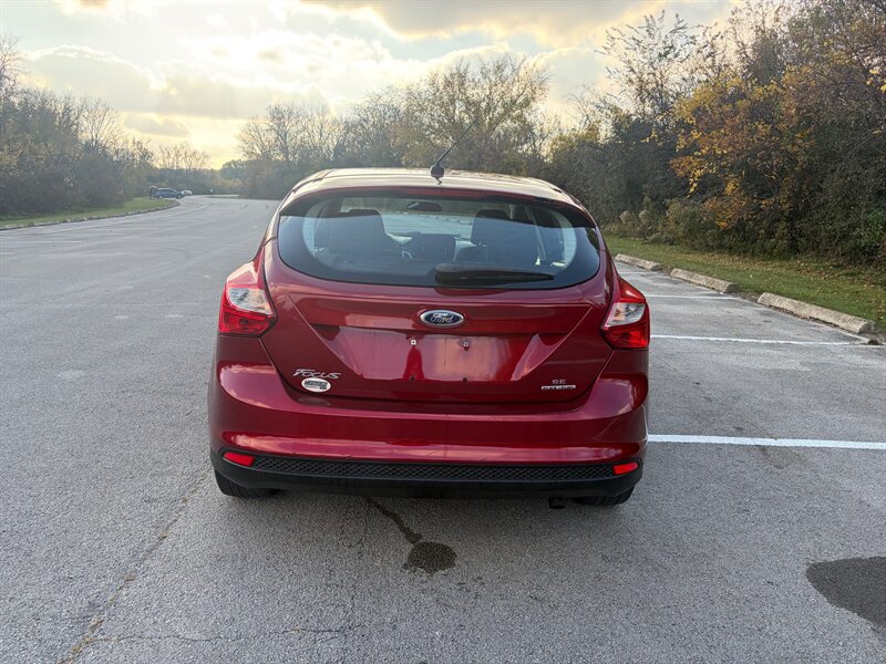 Used 2013 Ford Focus SE w/ SE Winter Pkg FWD image 4