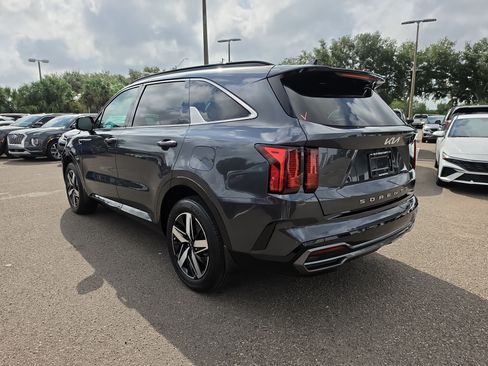 Certified 2022 Kia Sorento S w/ Panoramic Sunroof Package FWD image 6