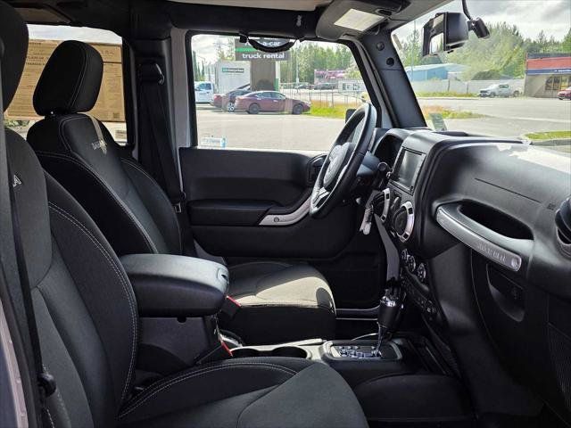 Used 2017 Jeep Wrangler Unlimited Sahara w/ Connectivity Group AWD/4WD image 11