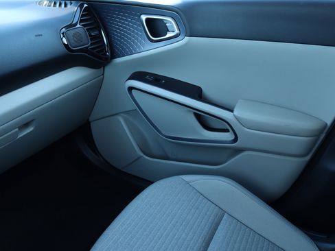 Used 2023 Kia Soul EX image 12