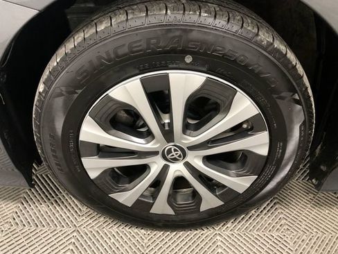 Used 2022 Toyota Prius Prime XLE FWD image 28