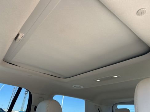 Used 2022 GMC Acadia Denali w/ Denali Technology Package image 15