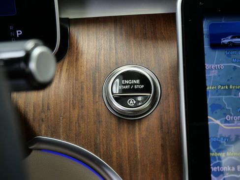 Certified 2025 Mercedes-Benz C 300 4MATIC Sedan image 22
