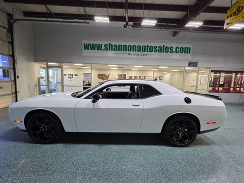 Used 2016 Dodge Challenger SXT Plus image 11