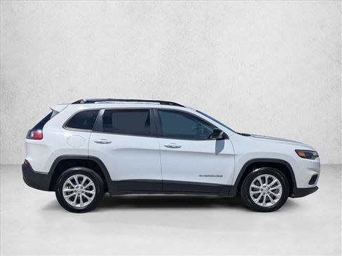 Used 2022 Jeep Cherokee Latitude Lux w/ Sun & Sound Group FWD image 4
