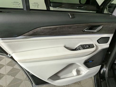 Certified 2021 Jeep Grand Cherokee L Overland w/ Luxury Tech Group IV AWD/4WD image 34