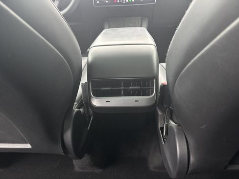 Used 2021 Tesla Model Y 2WD image 32