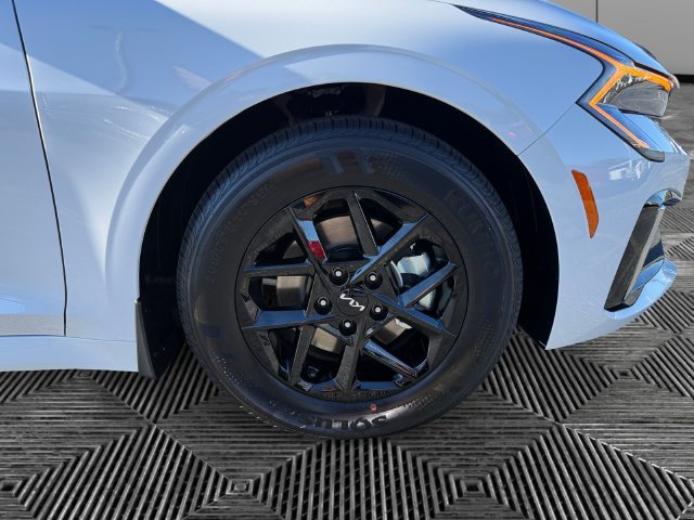 New 2027 Kia K5 LXS FWD image 9