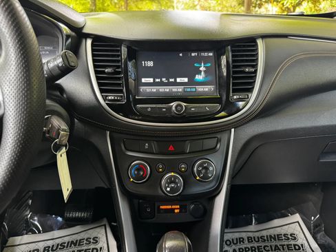 Used 2017 Chevrolet Trax LS FWD image 18