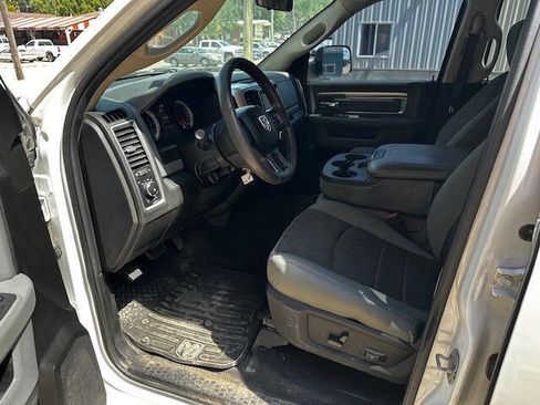 Used 2019 RAM 1500 Classic SLT image 9