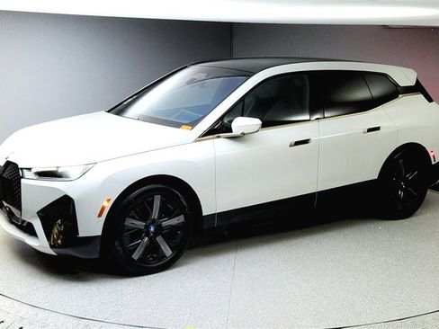 Used 2025 BMW iX xDrive50 image 14