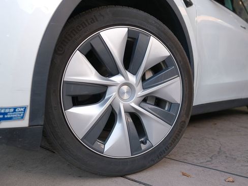 Used 2020 Tesla Model Y Long Range AWD/4WD image 7