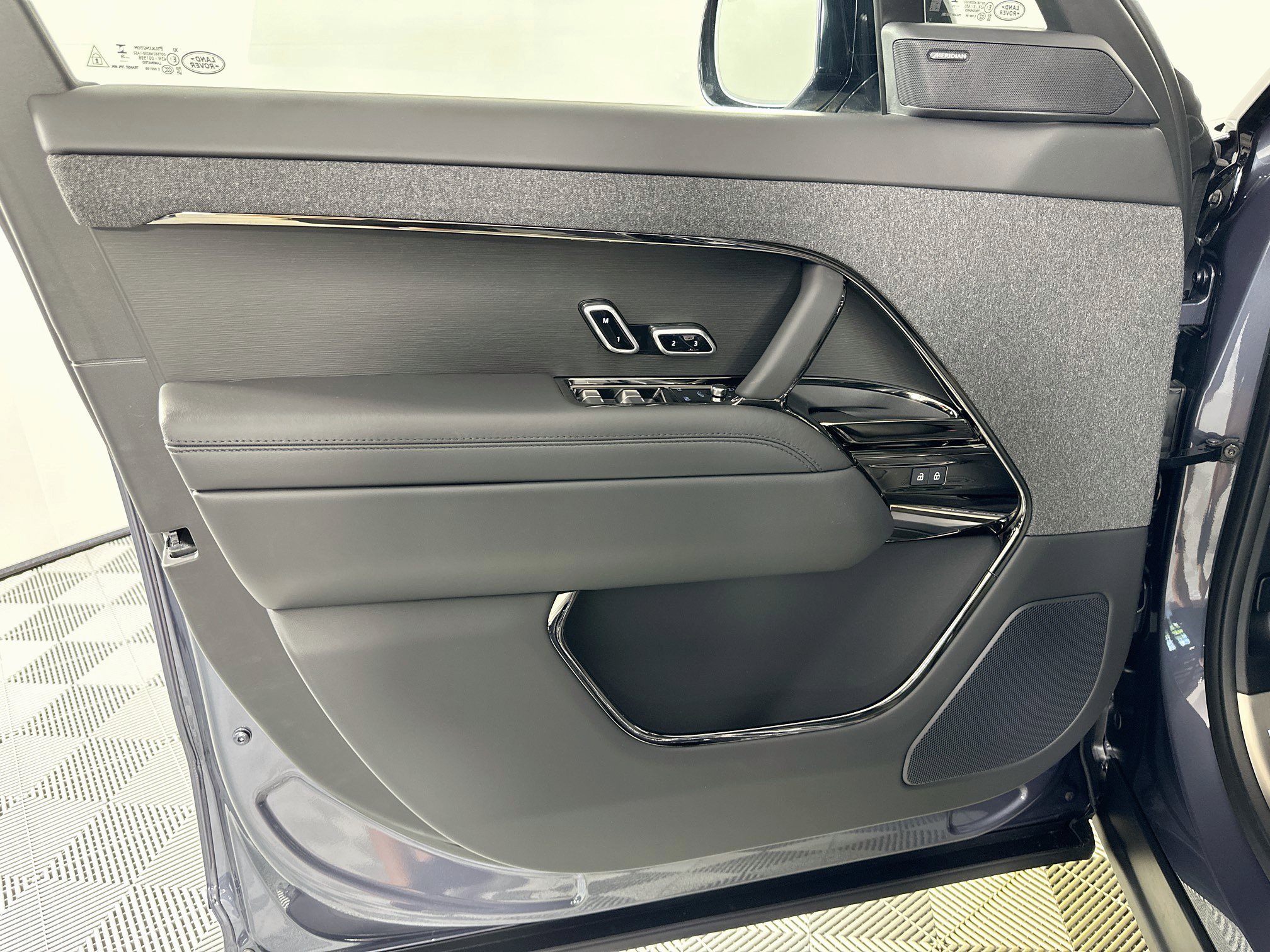 New 2026 Land Rover Range Rover Sport SE AWD/4WD image 14