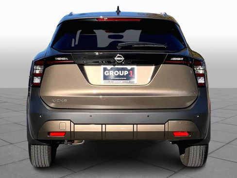 Used 2026 Nissan Kicks SV image 4