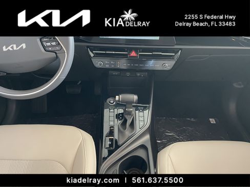 New 2025 Kia Niro EX image 13