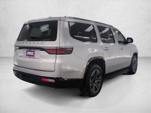 Used 2024 Jeep Wagoneer Series II w/ Flexible Seating Group RWD image 5