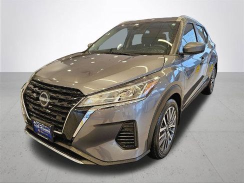 Certified 2022 Nissan Kicks SV image 2