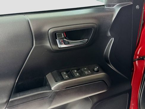 Used 2020 Toyota Tacoma TRD Off-Road image 18