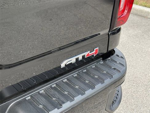 Used 2022 GMC Sierra 2500 AT4 image 11