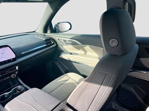 Used 2026 Chevrolet Traverse LT FWD image 23