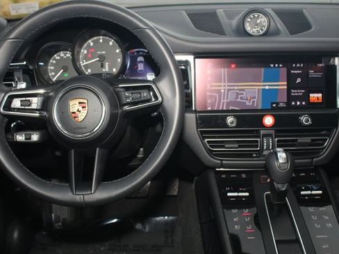 Certified 2025 Porsche Macan image 6
