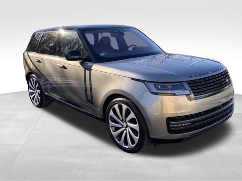 Certified 2023 Land Rover Range Rover SE image 3