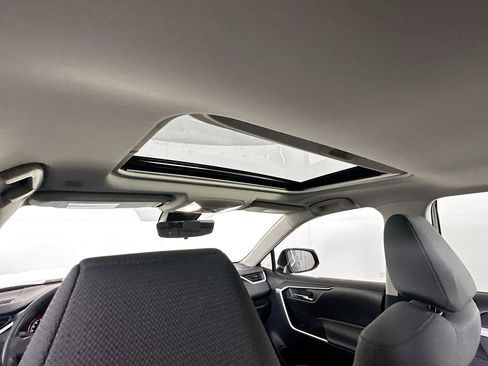 Used 2025 Toyota RAV4 XLE image 27