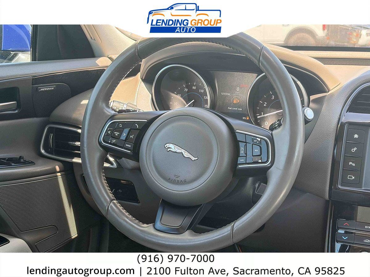 Used 2017 Jaguar XE Premium RWD image 14