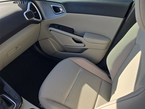 New 2025 Kia Soul LX image 17