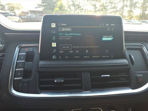 Used 2022 Chevrolet Suburban LT w/ Luxury Package image 14